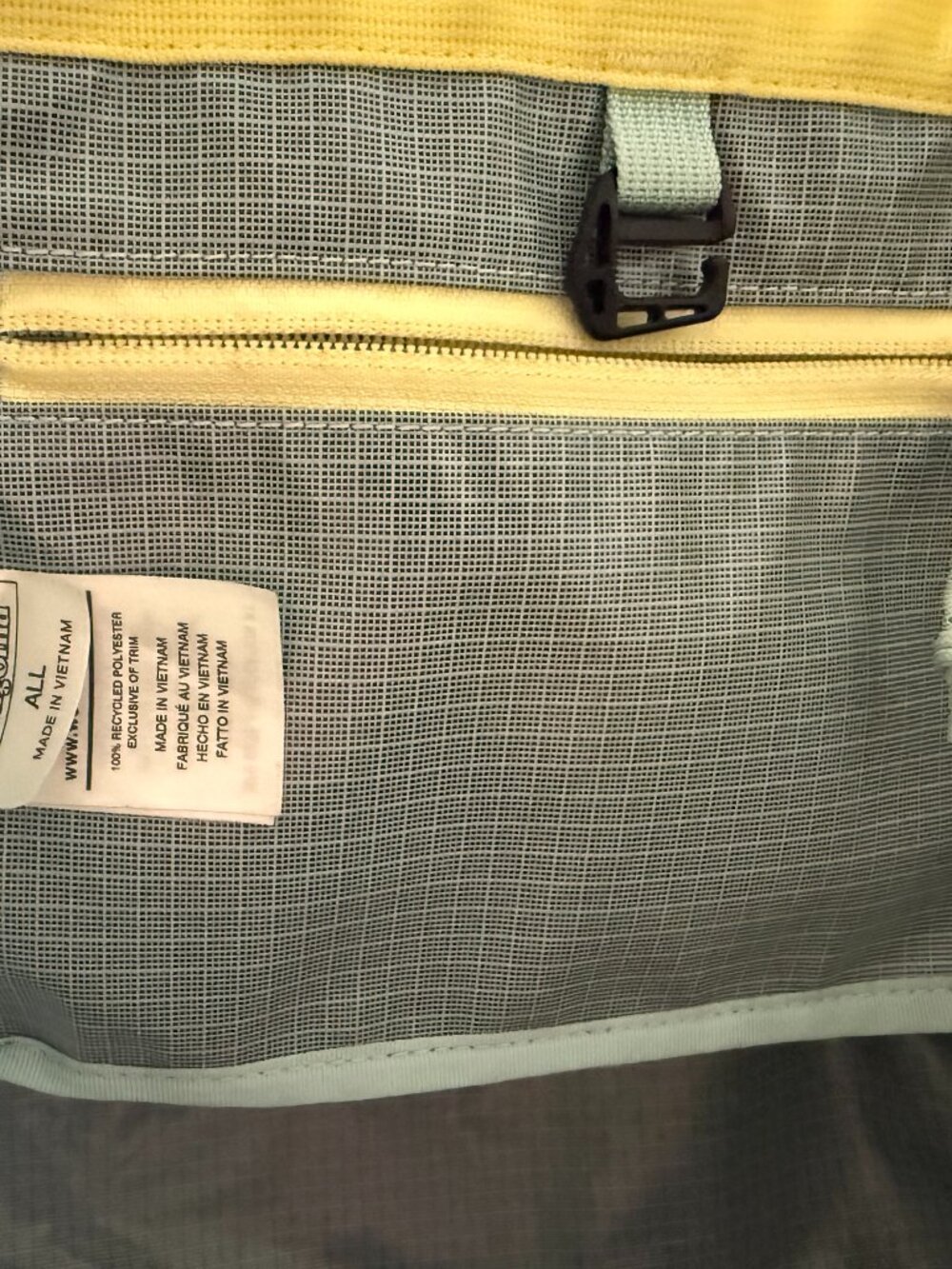 Patagonia Black Hole® Tote 25L - Pale Green and Yellow - Picture 5 of 5